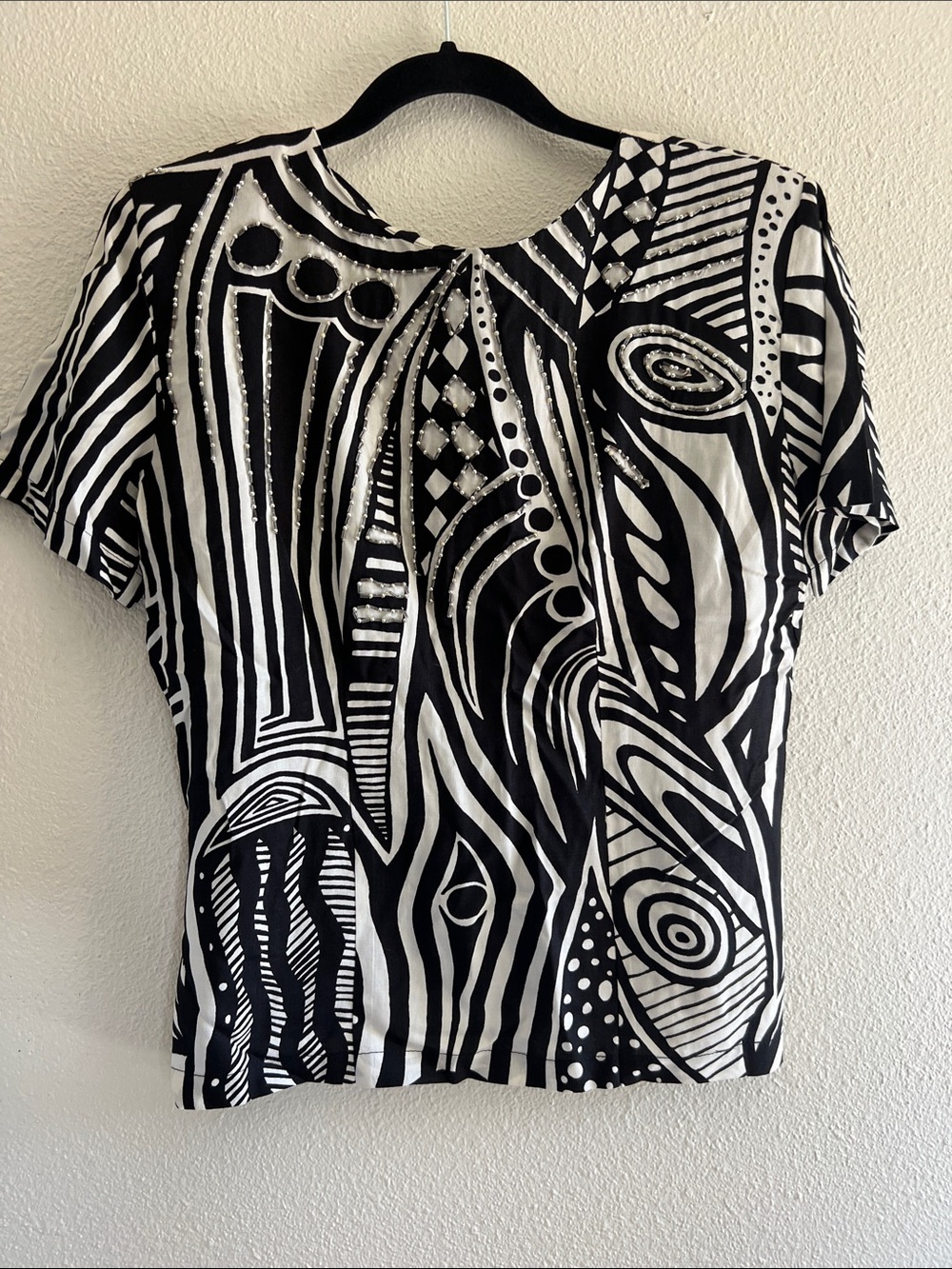 Vintage Black & White Graphic Print Short Sleeve beaded 80’s blouse size small